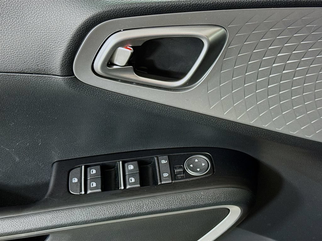Certified 2023 Kia Soul LX w/ LX Technology Package FWD image 22
