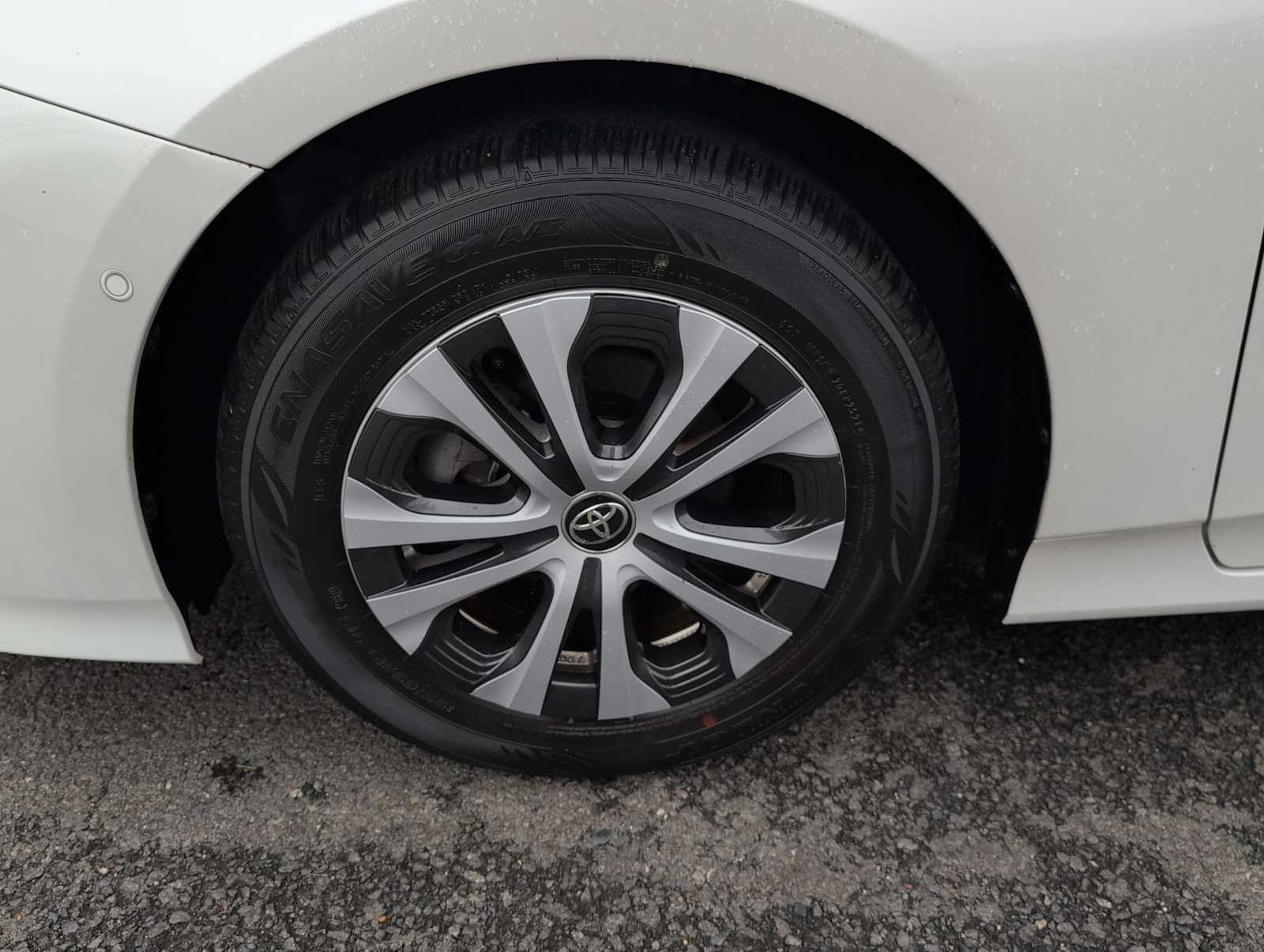 Used 2022 Toyota Prius XLE AWD/4WD image 14