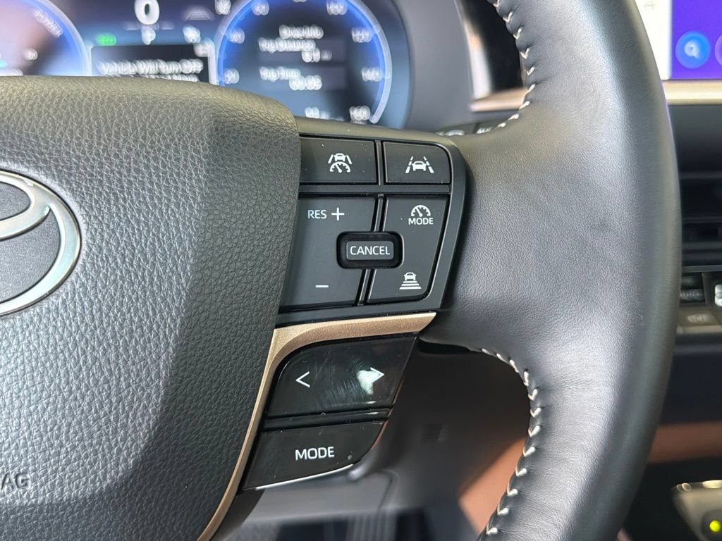 Certified 2025 Toyota Crown Signia AWD/4WD image 27