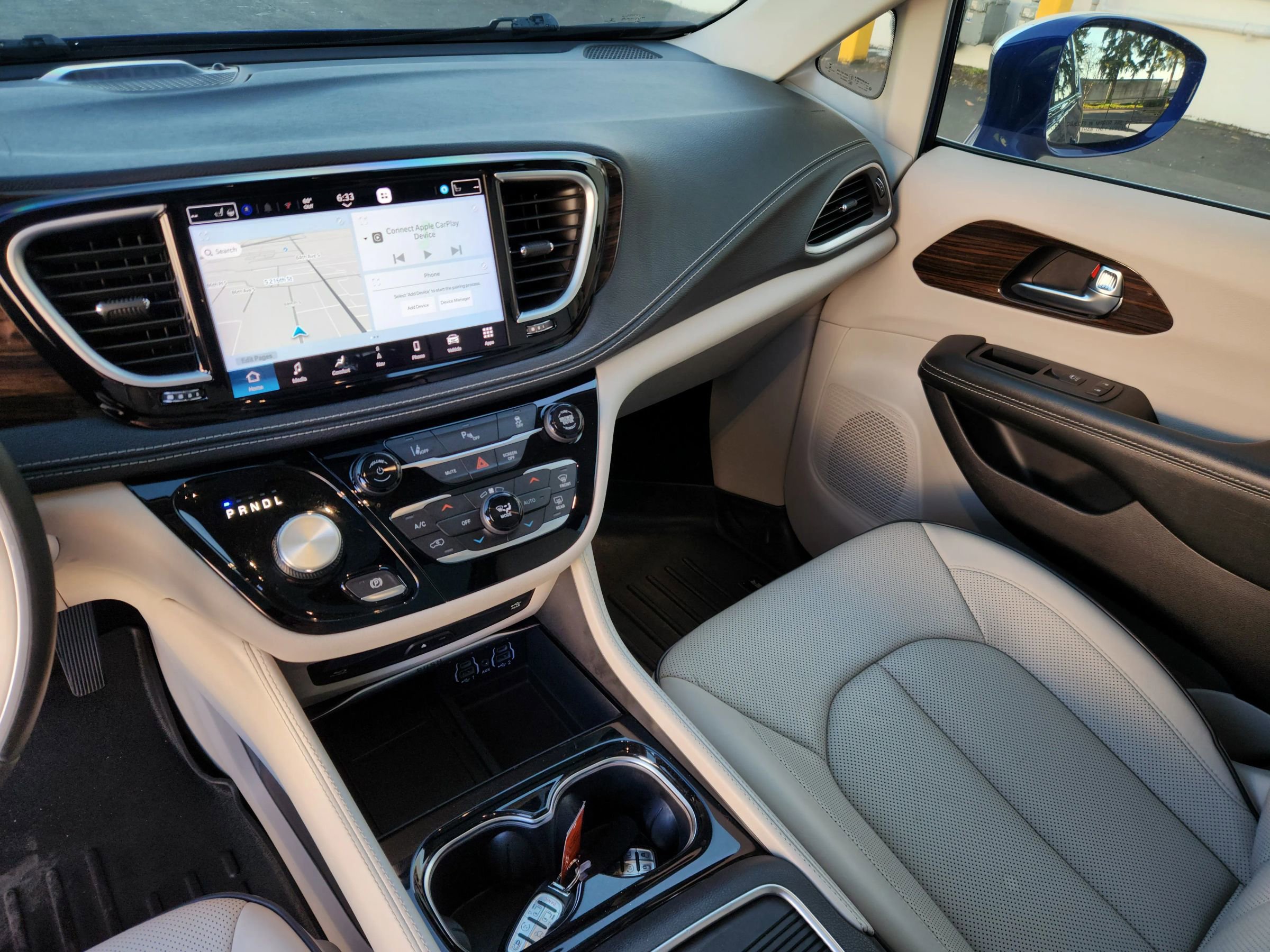 Used 2021 Chrysler Pacifica Limited w/ Uconnect Theater Family Group image 13