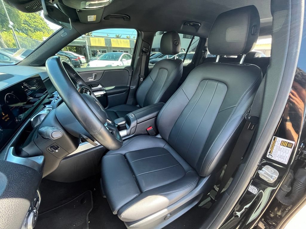 Used 2023 Mercedes-Benz EQB 300 4MATIC w/ Exclusive Package image 11
