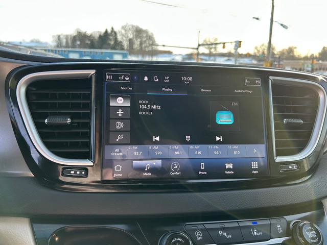 Certified 2024 Chrysler Pacifica Touring-L image 12