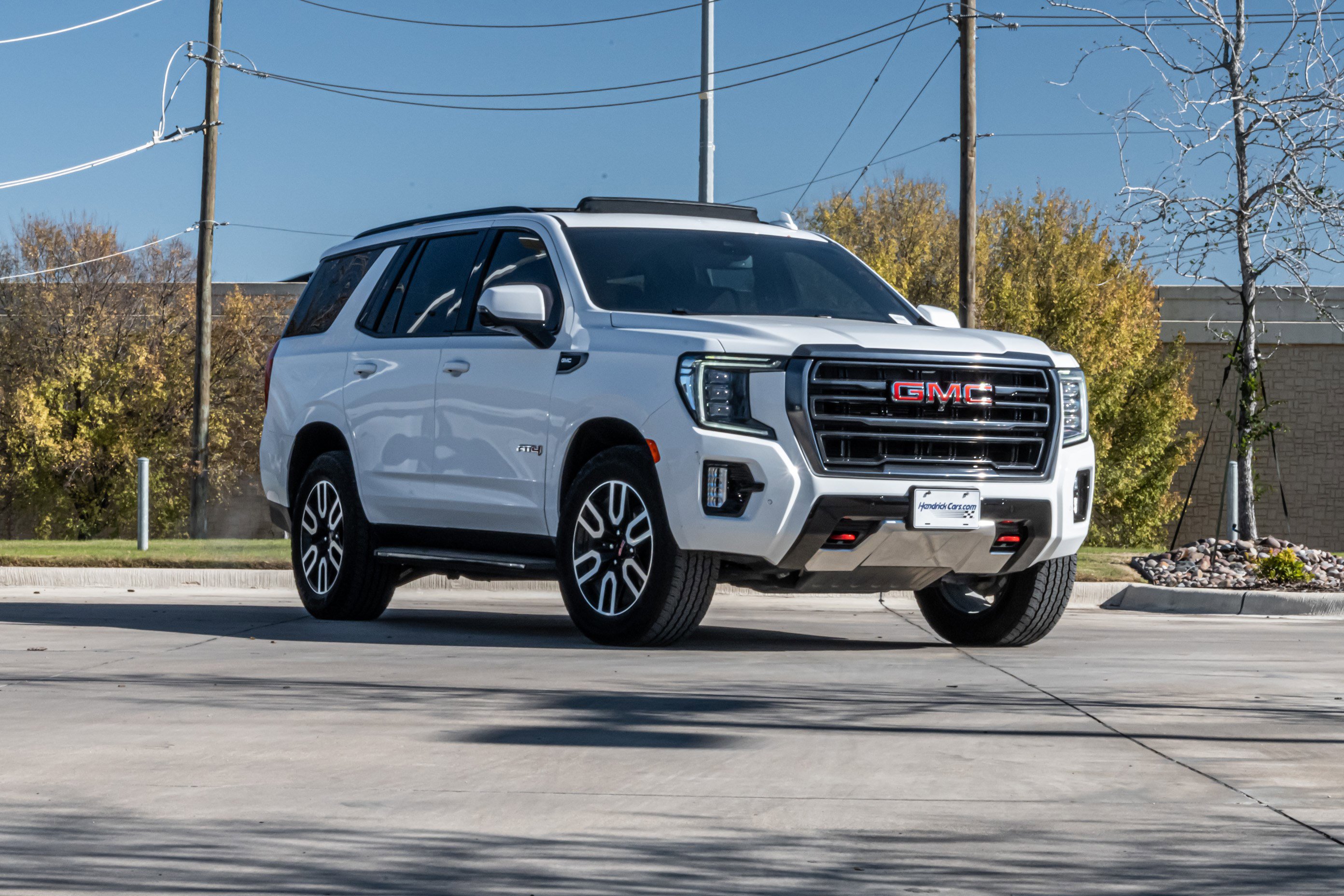 Used 2024 GMC Yukon AT4 w/ Technology Package image 2