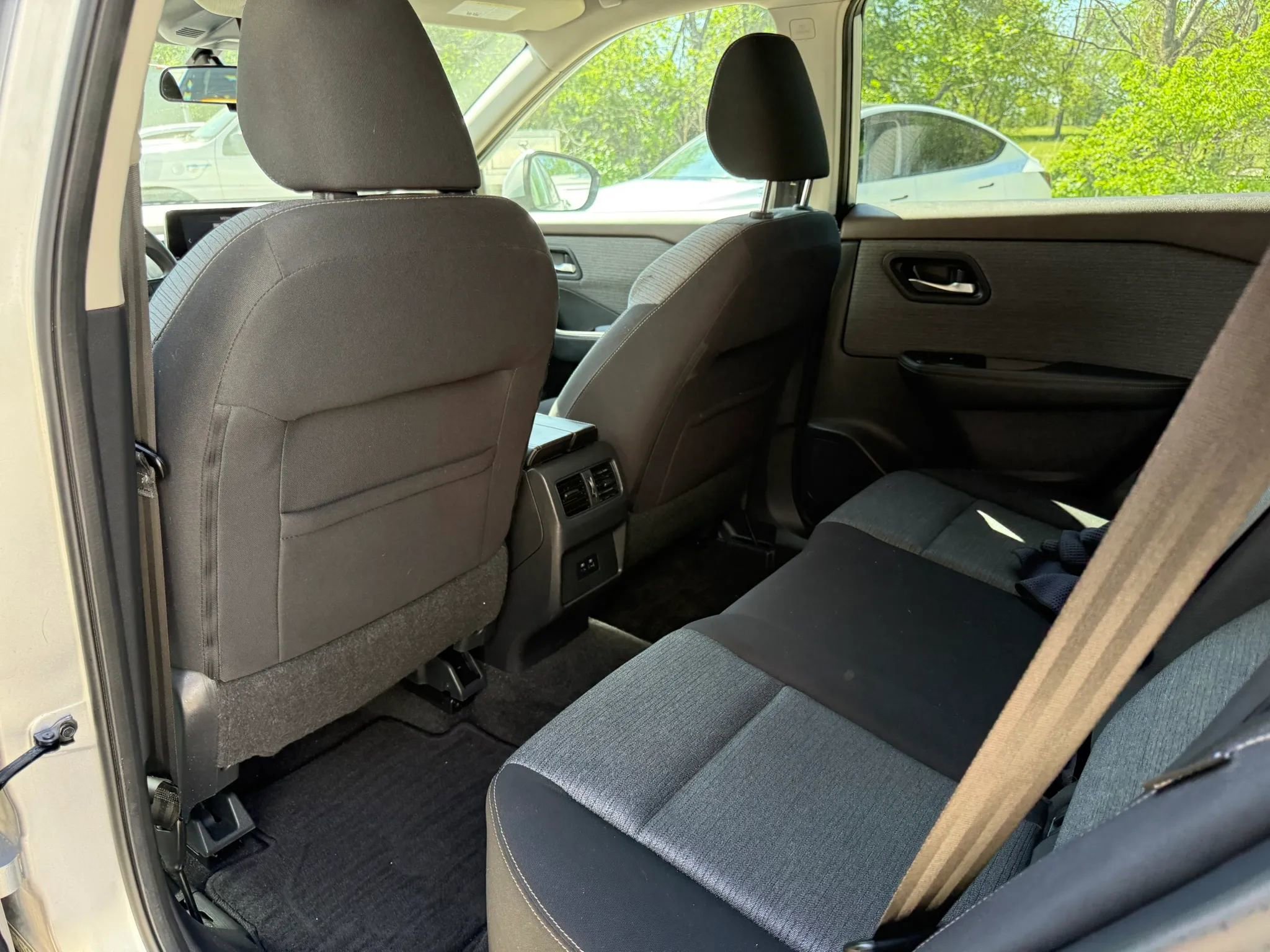 Used 2022 Nissan Rogue SV FWD image 13
