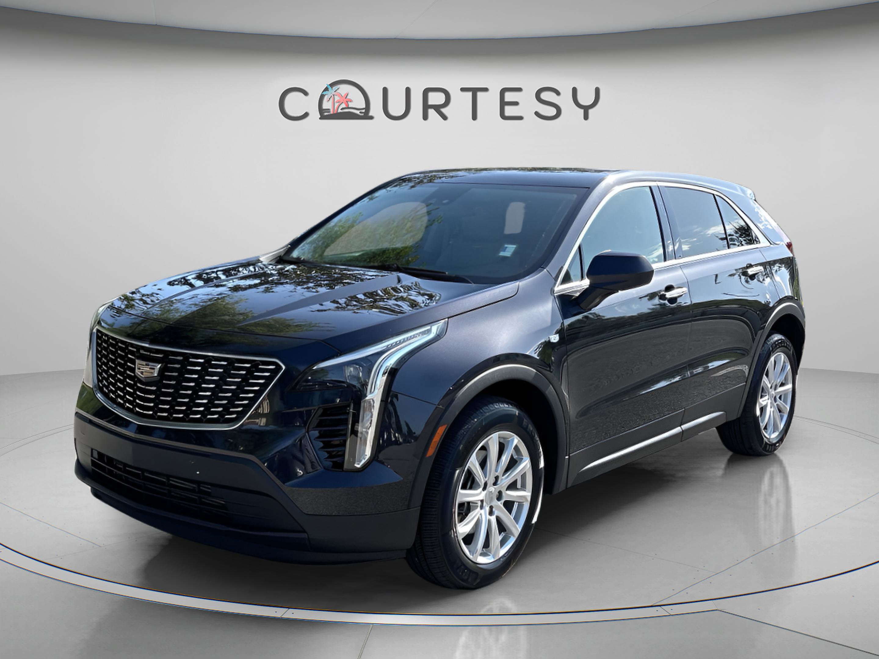 Used 2022 Cadillac XT4 Luxury AWD/4WD image 2