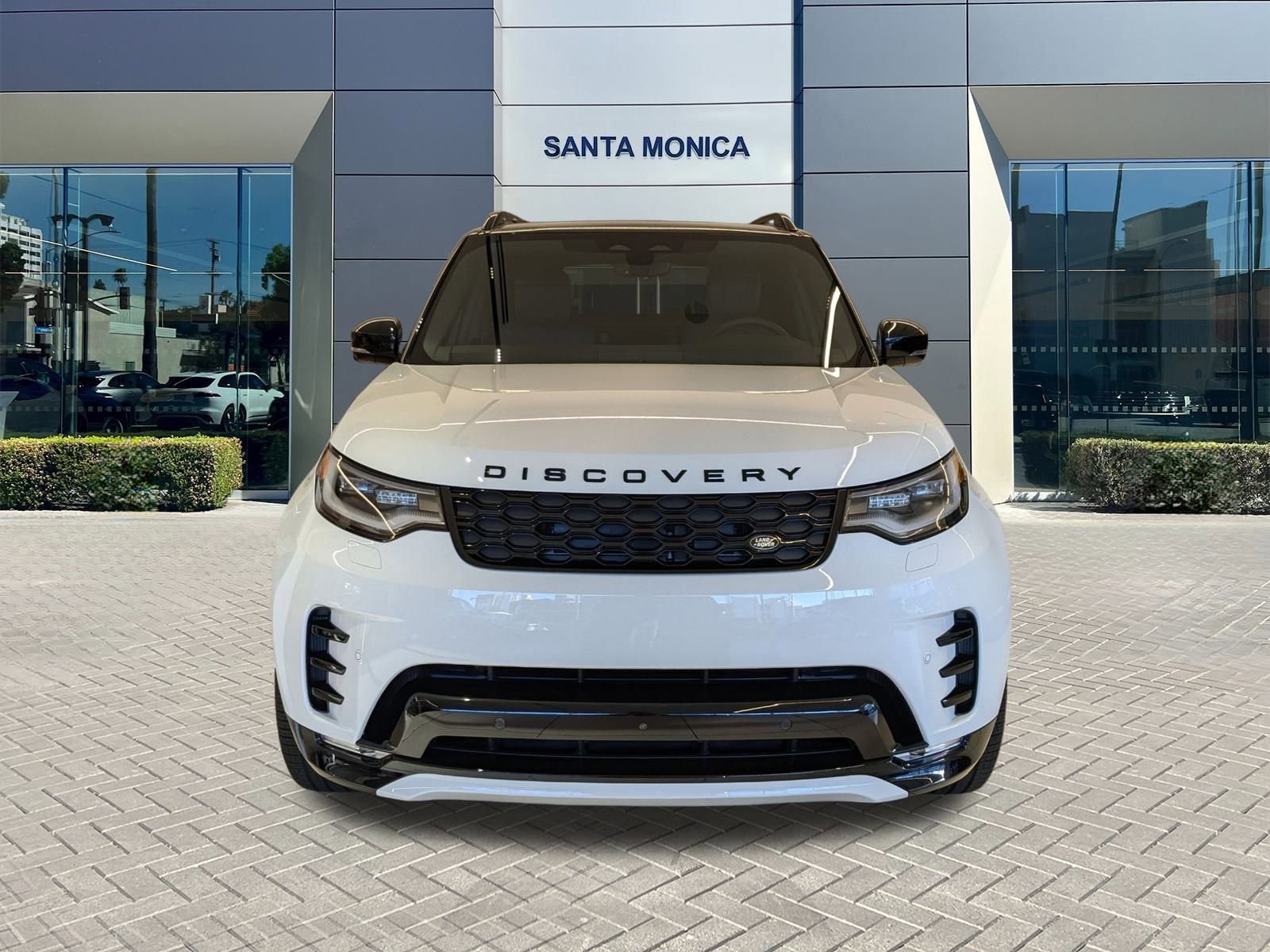 New 2025 Land Rover Discovery Dynamic SE image 6