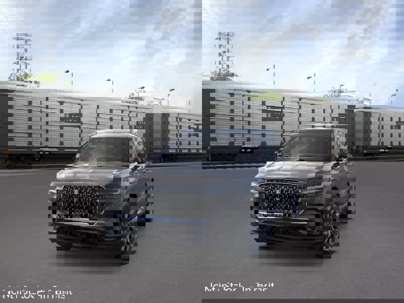 New 2026 Lincoln Aviator AWD image 2