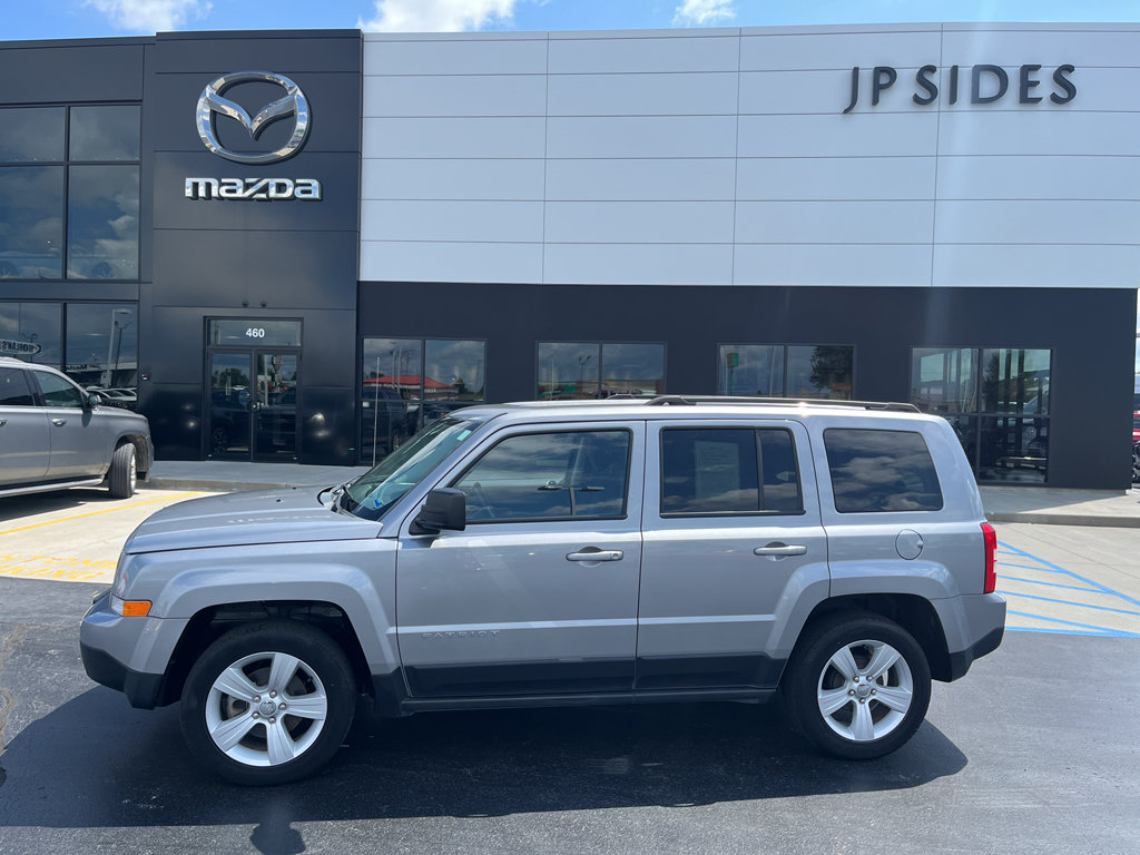 Used 2016 Jeep Patriot Latitude FWD image 2
