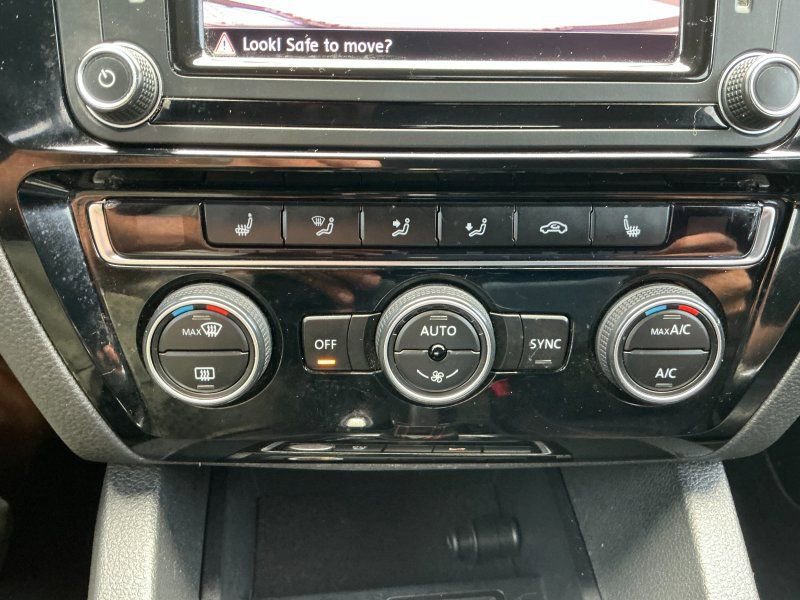 Used 2017 Volkswagen Jetta GLI FWD image 23
