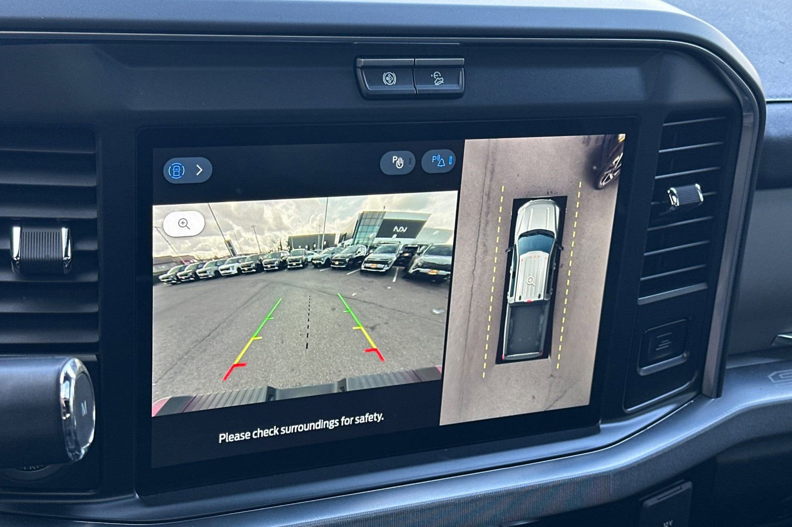 Used 2025 Ford F450 Platinum w/ FX4 Off-Road Package image 19