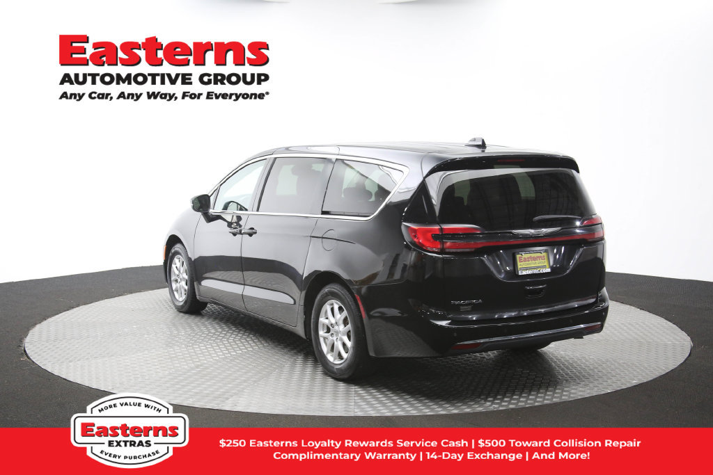 Used 2023 Chrysler Pacifica Touring-L FWD image 67