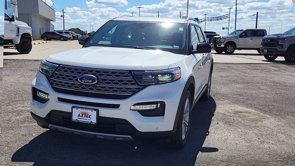 Used 2022 Ford Explorer Limited w/ Limited Technology Package image 2