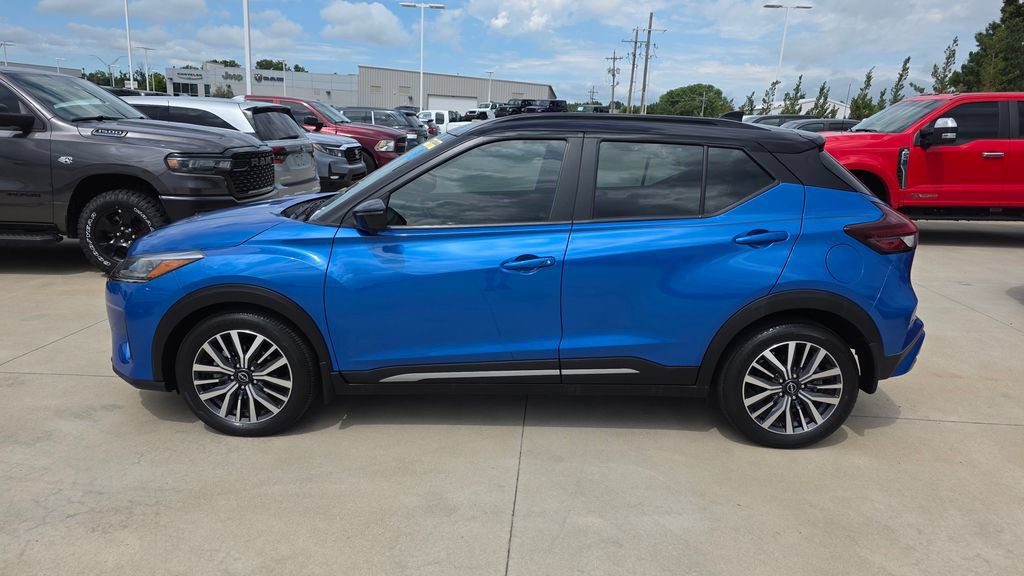 Used 2023 Nissan Kicks SR w/ SR Premium Package FWD image 2