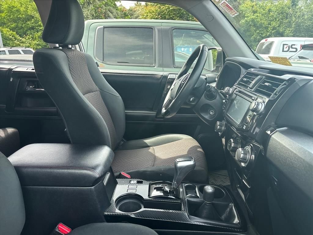 Used 2018 Toyota 4Runner TRD Off-Road AWD/4WD image 19