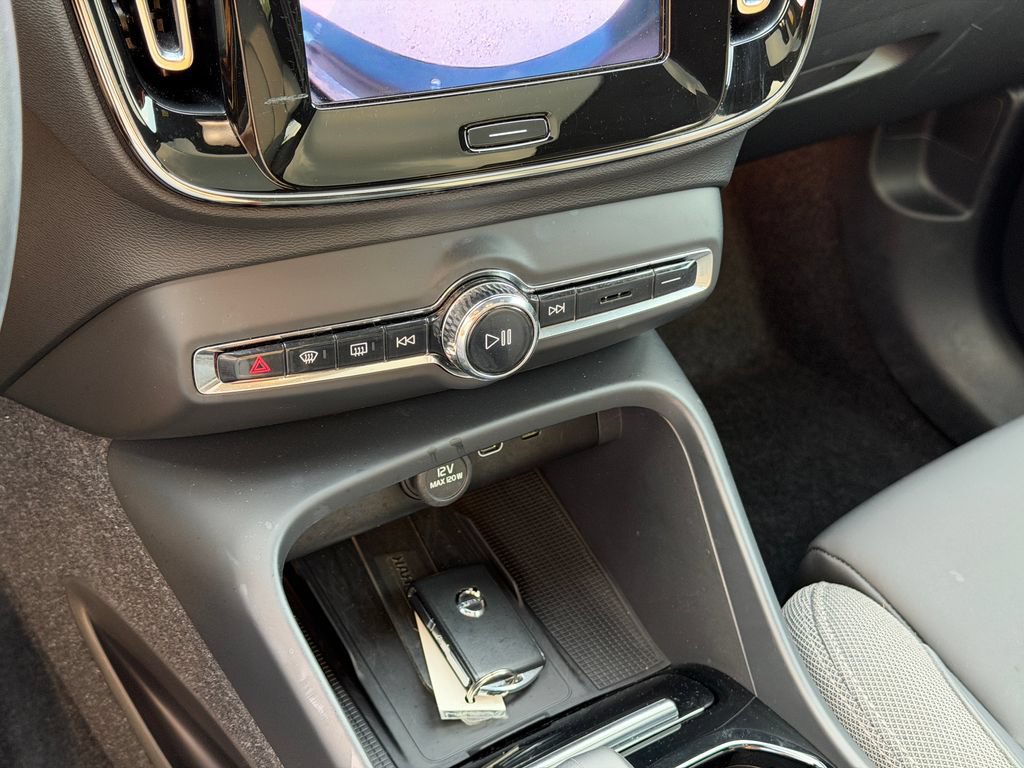 Certified 2023 Volvo C40 Recharge Core w/ Climate Package AWD/4WD image 18