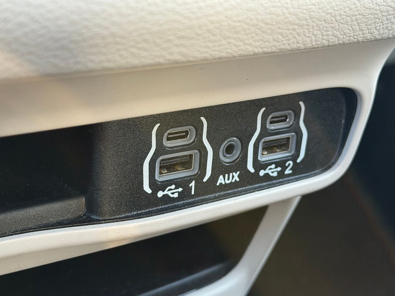 Used 2023 Chrysler Pacifica Touring-L FWD image 22