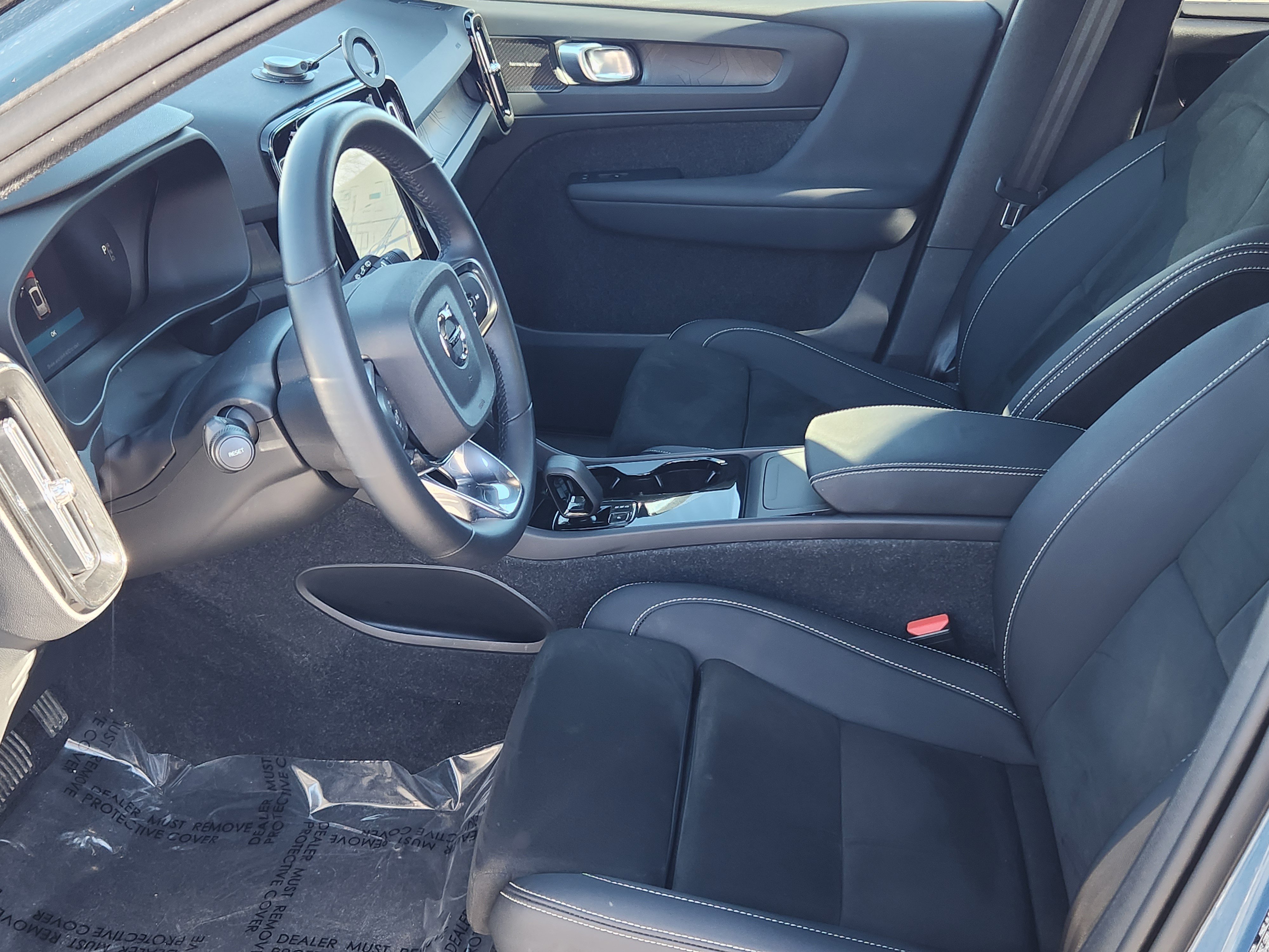 Used 2023 Volvo XC40 Recharge Ultimate image 14