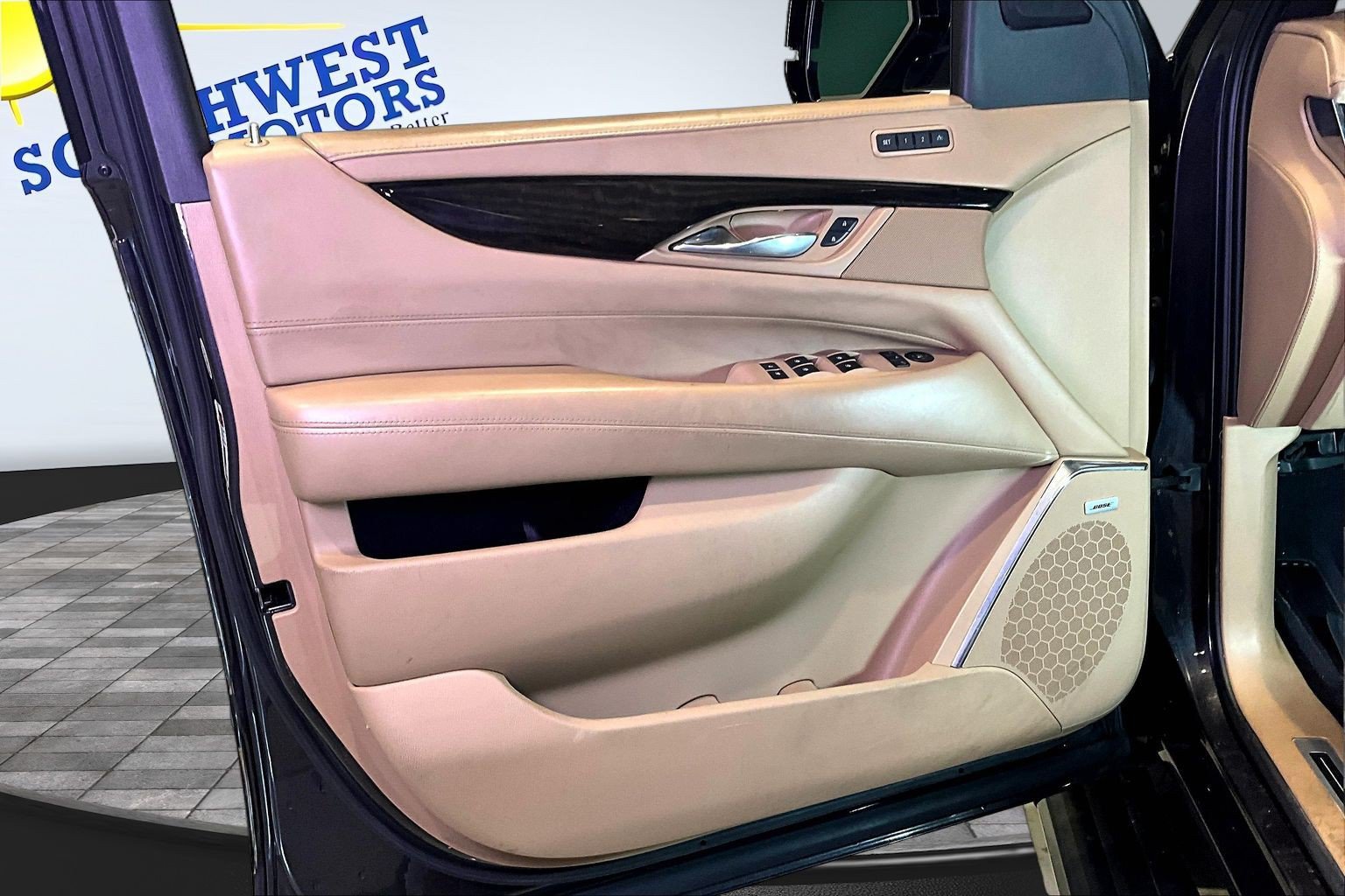 Used 2018 Cadillac Escalade ESV Platinum AWD/4WD image 20