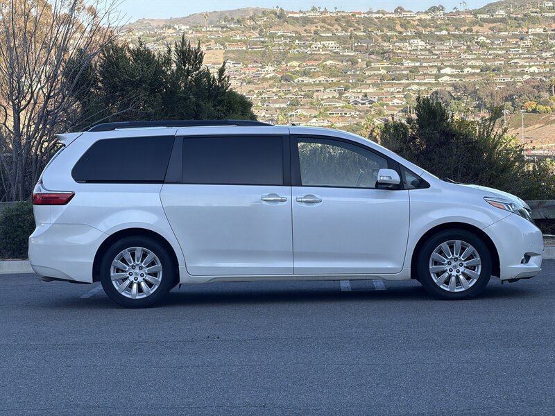 Used 2015 Toyota Sienna Limited Premium FWD image 7