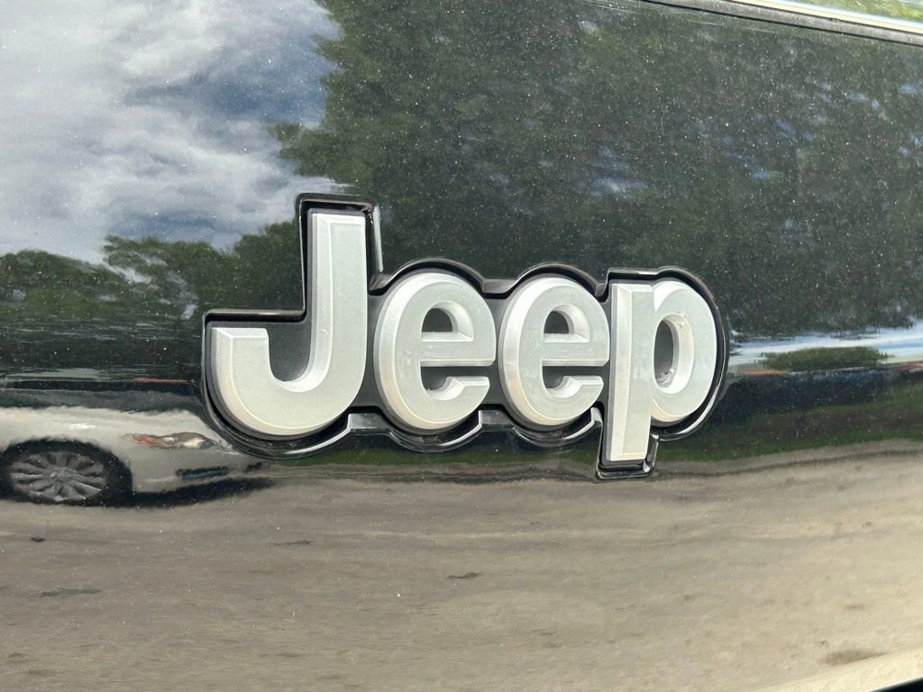 New 2024 Jeep Grand Cherokee L Laredo image 32