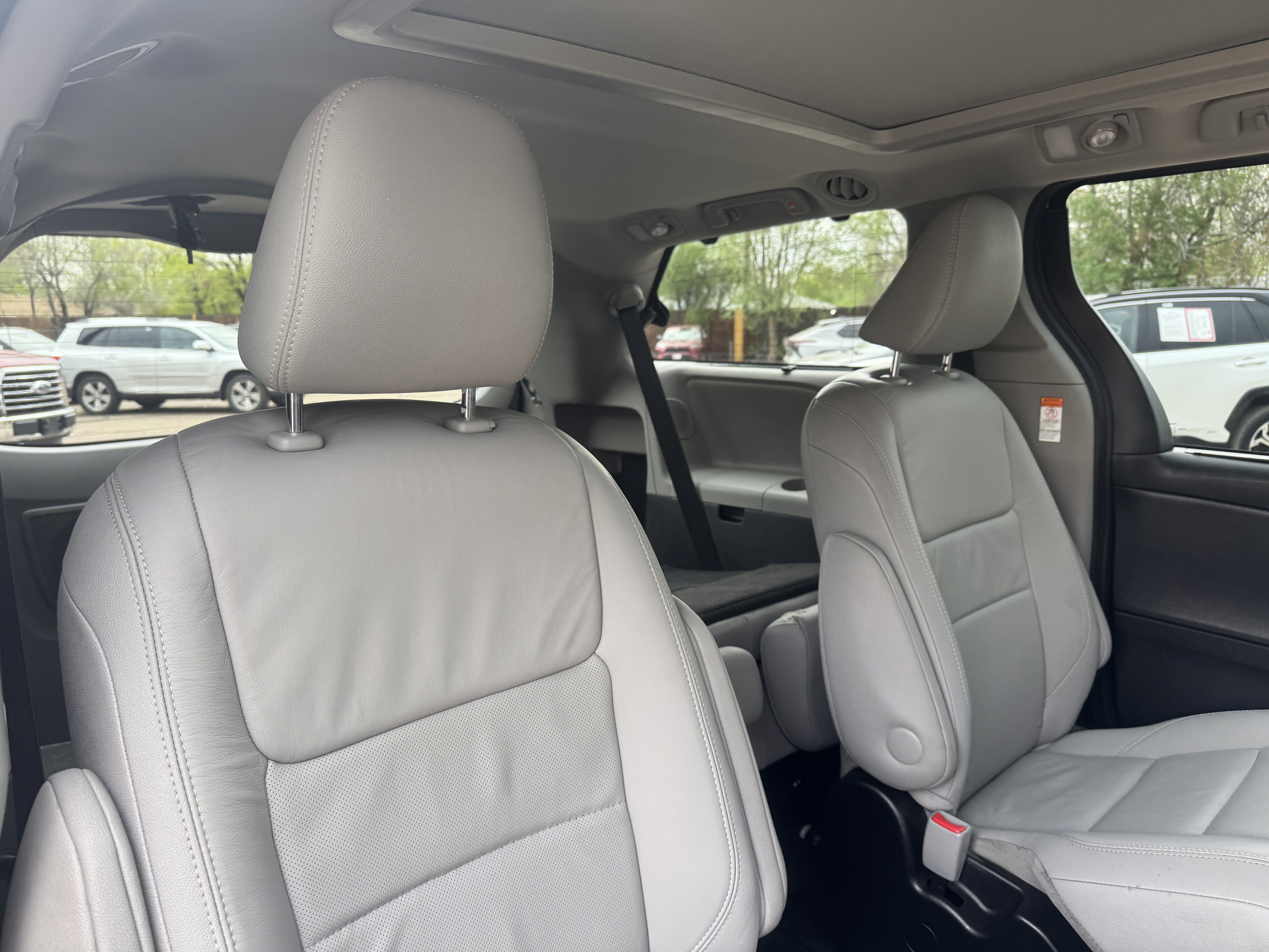 Used 2017 Toyota Sienna Limited Premium image 19