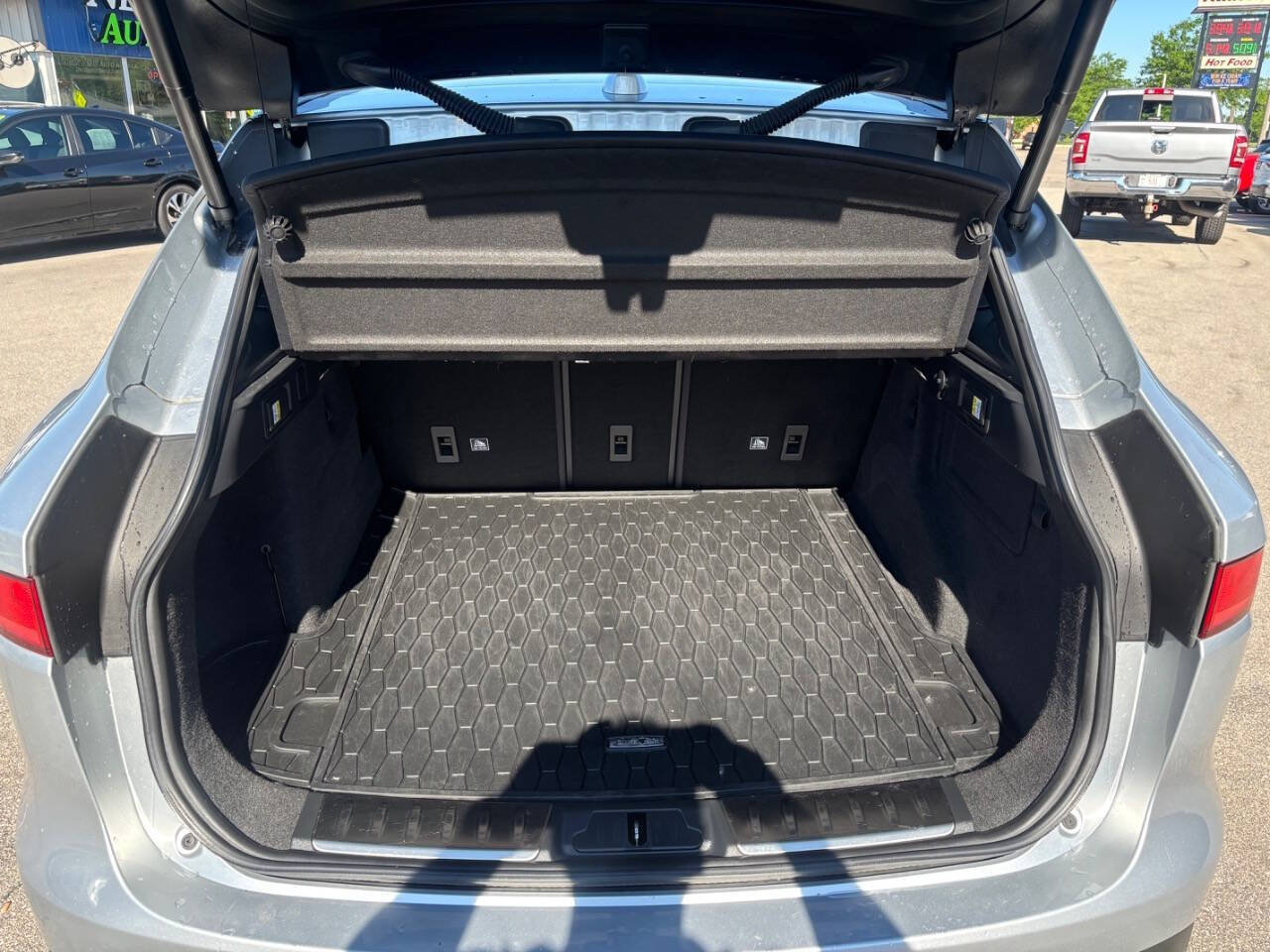 Used 2019 Jaguar F-PACE R-Sport AWD/4WD image 17