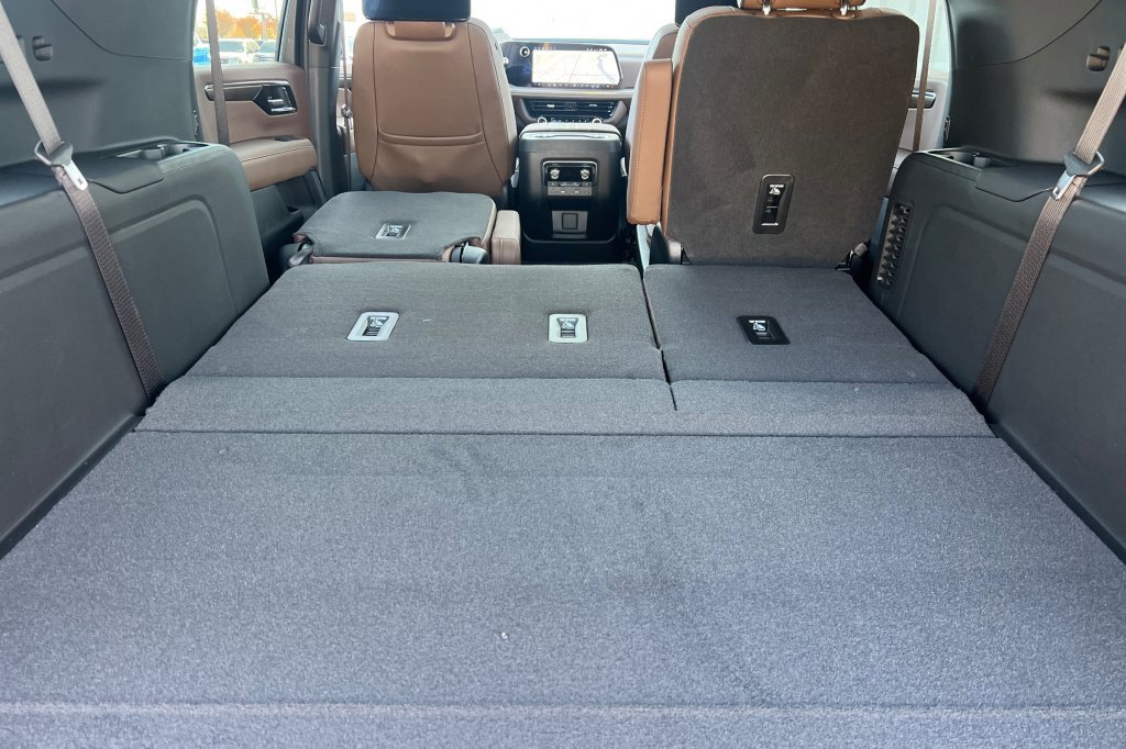 New 2026 Chevrolet Suburban High Country image 14