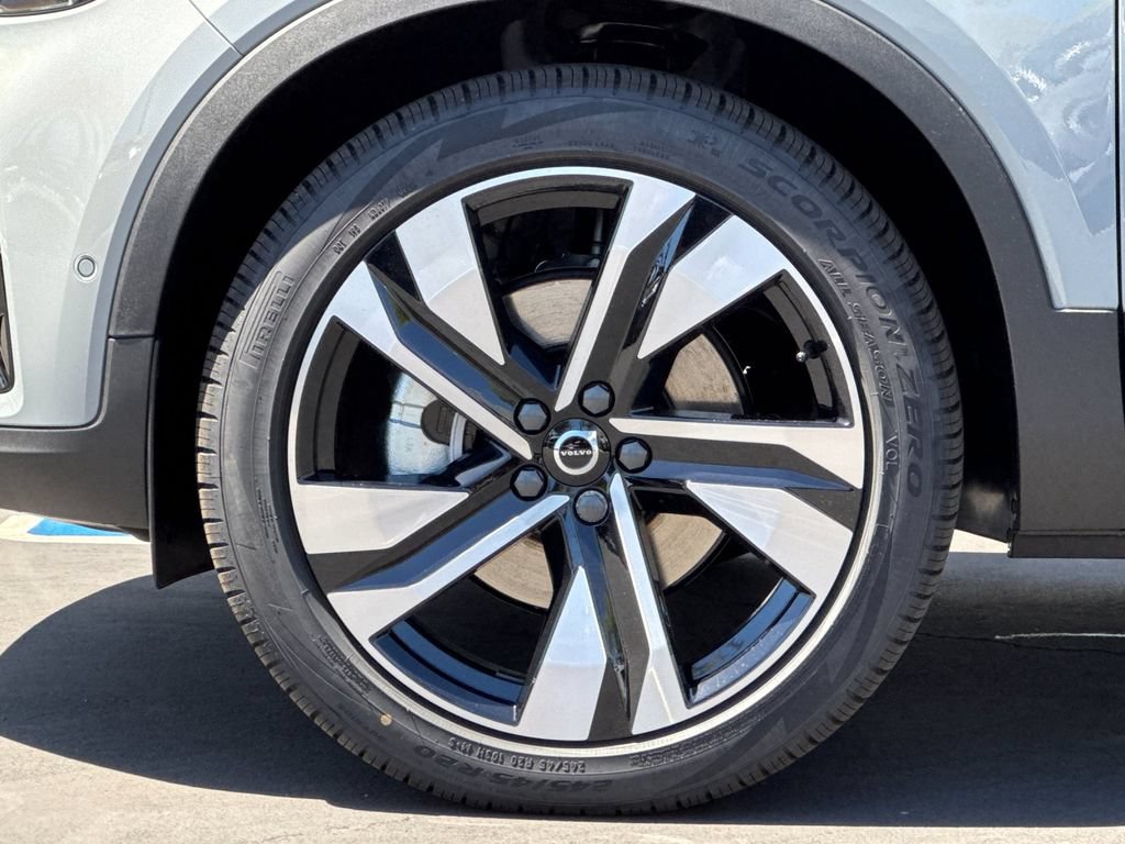 New 2026 Volvo XC40 B5 Plus w/ Protection Package Premier AWD/4WD image 25