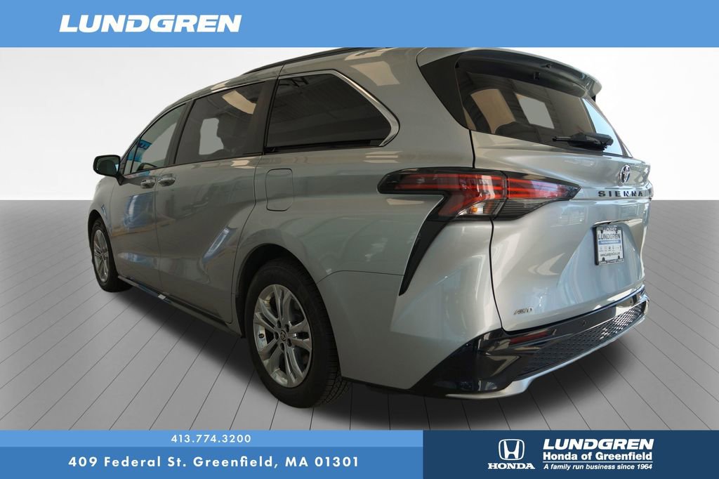 Used 2022 Toyota Sienna XSE w/ XSE Plus Package AWD/4WD image 4