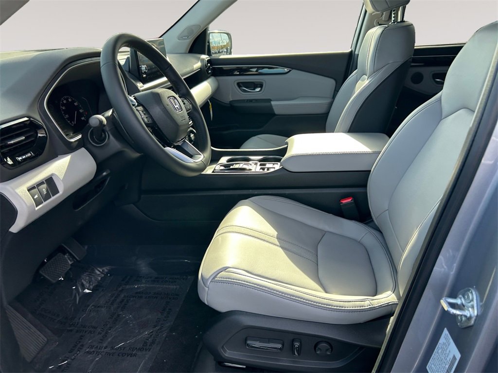 New 2025 Honda Pilot Touring image 9