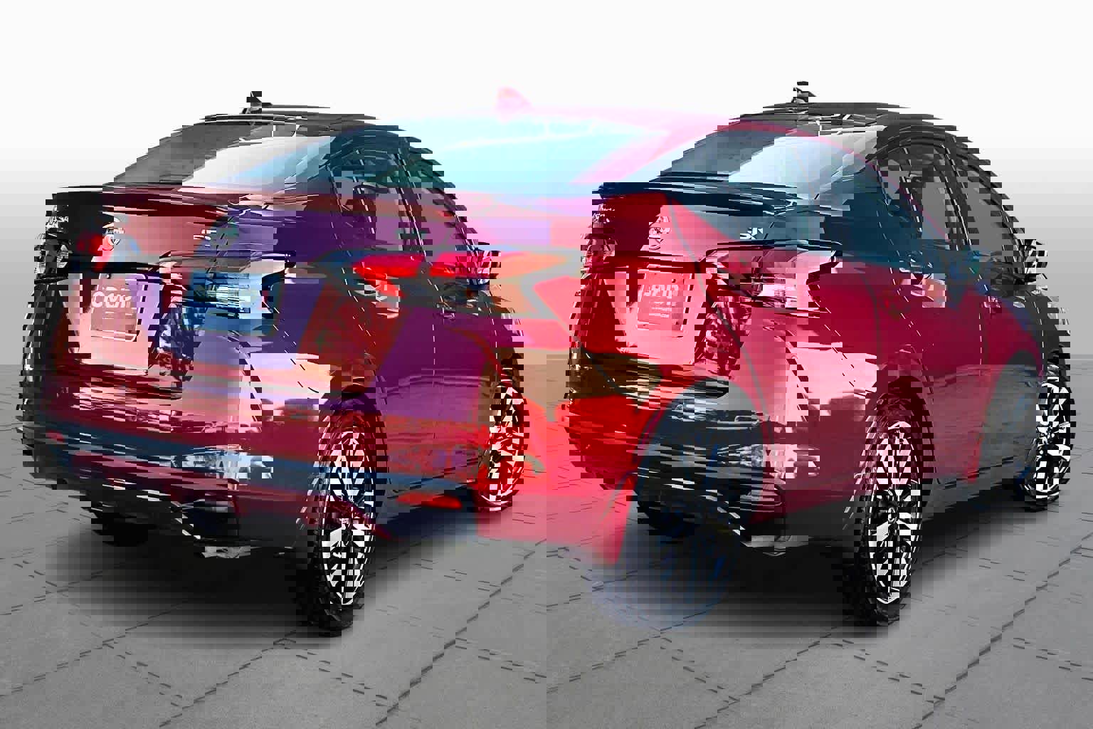 Used 2022 Nissan Versa SR w/ Trunk Package image 12