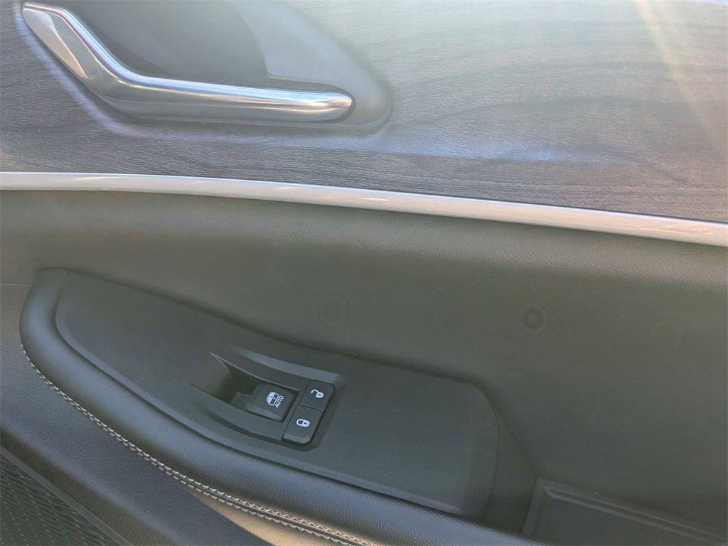 Used 2024 Jeep Grand Cherokee Limited image 32