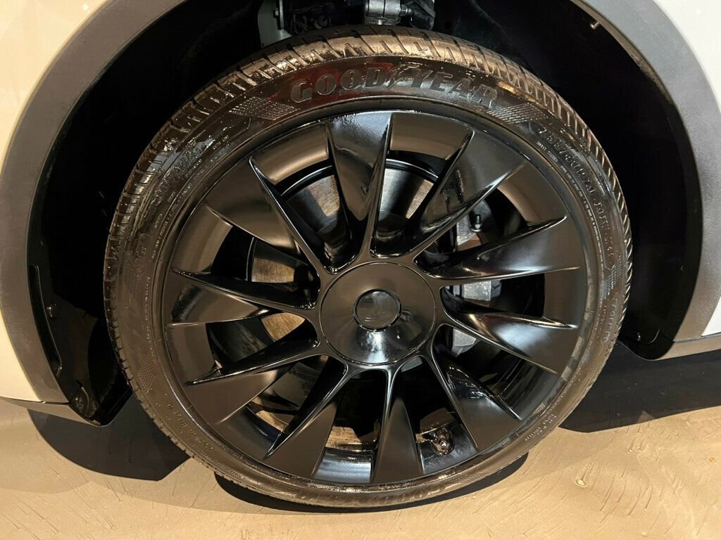 Used 2020 Tesla Model Y Performance image 9