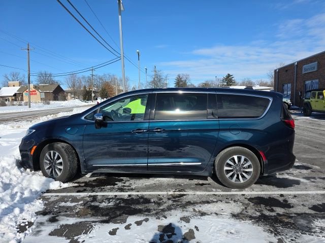 Used 2023 Chrysler Pacifica Limited image 13