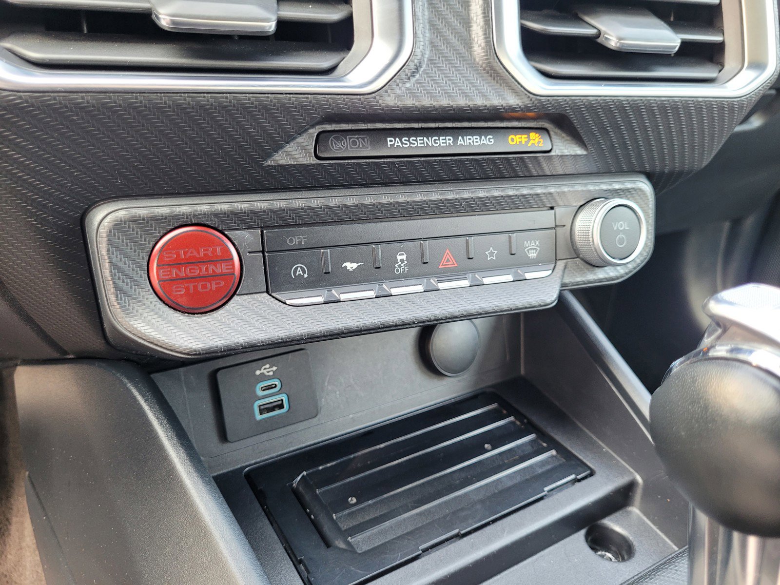 Used 2024 Ford Mustang Premium image 17