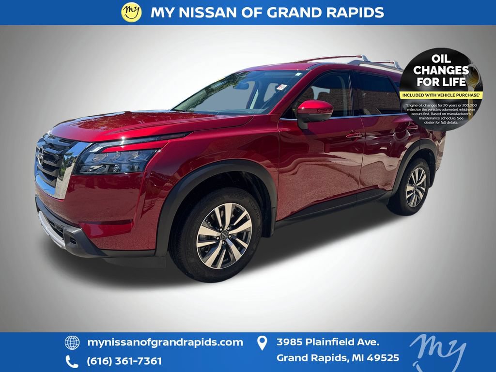 Used 2025 Nissan Pathfinder SL AWD/4WD image 4