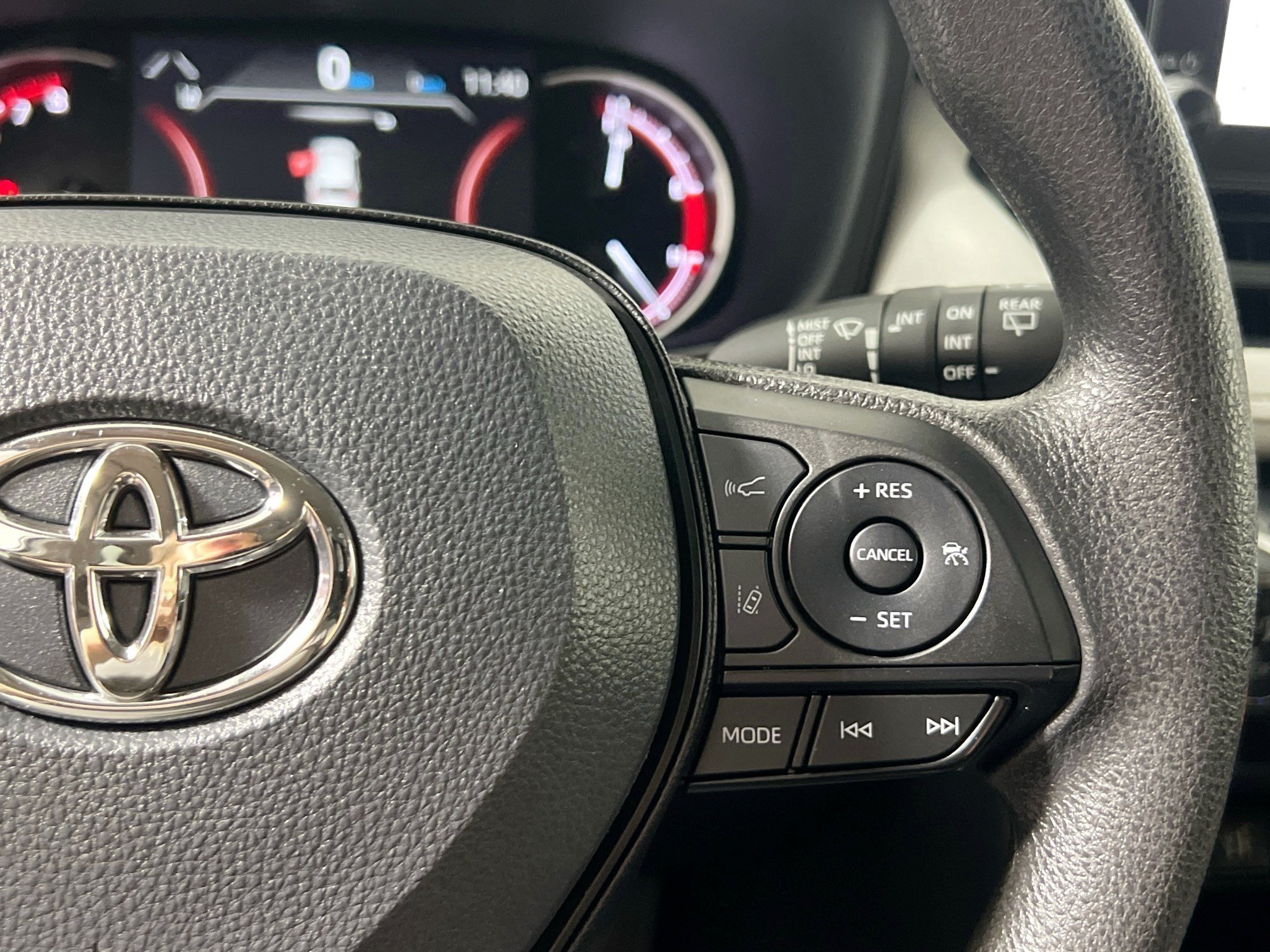 Used 2025 Toyota RAV4 XLE w/ Convenience Package FWD image 19