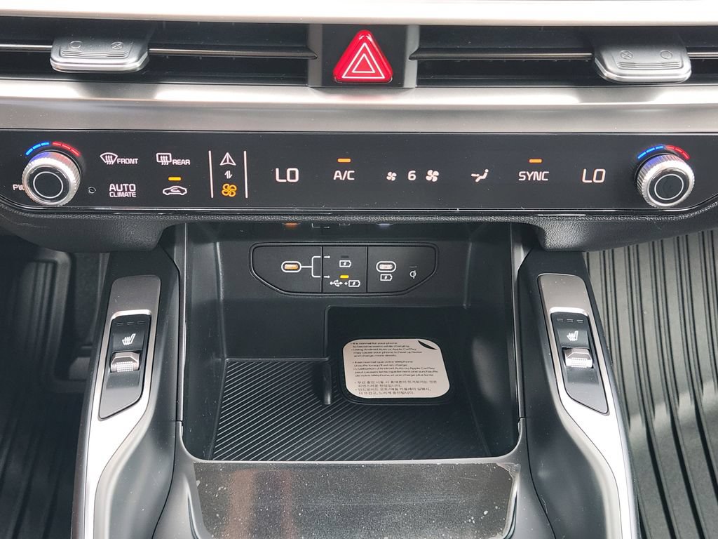 New 2026 Kia Sorento S w/ S Panoramic Sunroof Package FWD image 16