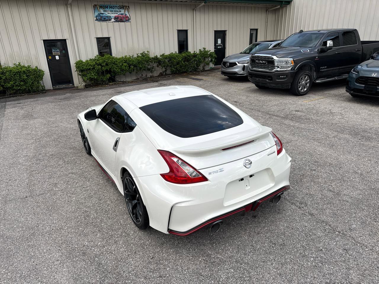 Used 2017 Nissan 370Z NISMO image 7