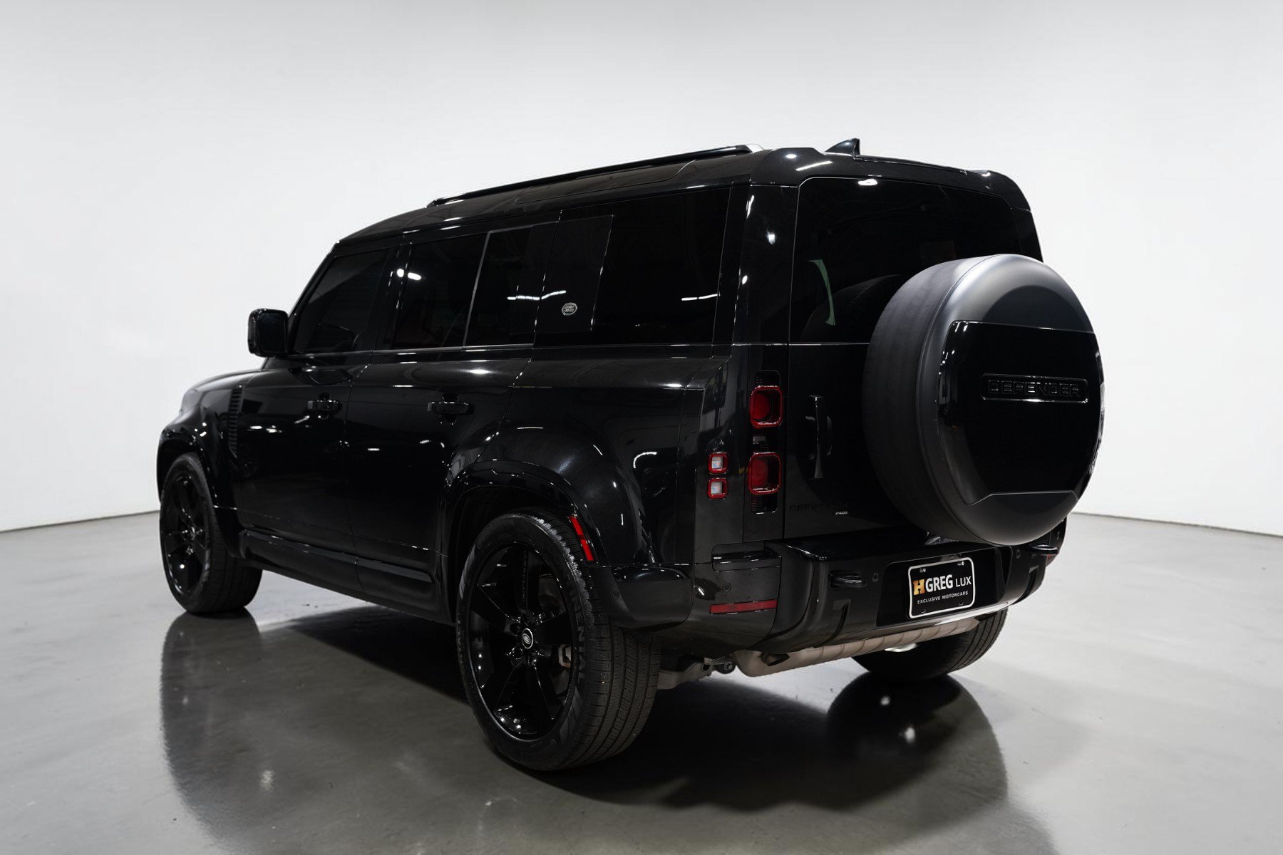 Used 2023 Land Rover Defender 110 X-Dynamic SE AWD/4WD image 12