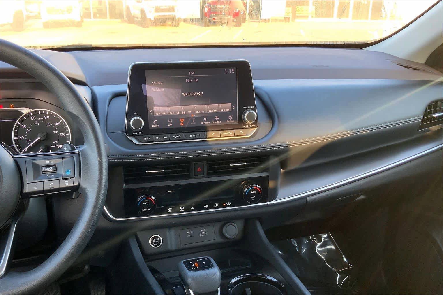 Used 2023 Nissan Rogue SV image 7