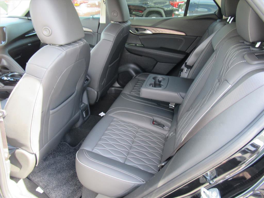 Used 2023 Buick Envision Avenir image 36