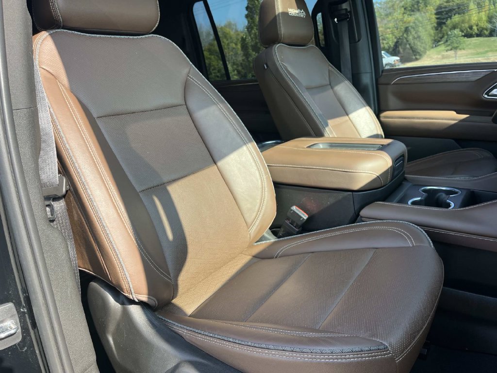 Used 2022 Chevrolet Suburban High Country AWD/4WD image 32