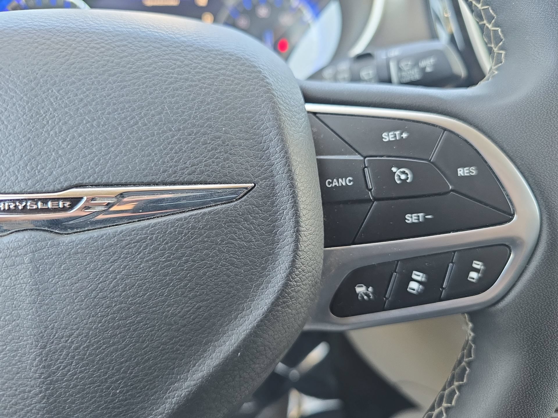 Used 2024 Chrysler Pacifica Touring-L FWD image 16