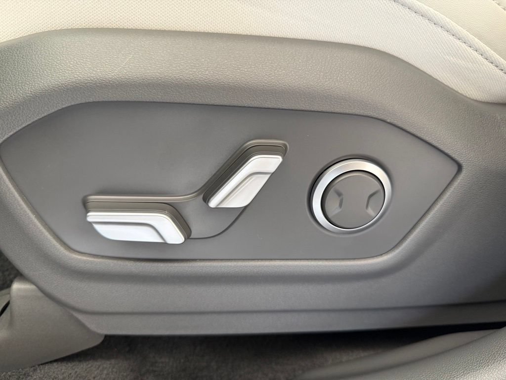 Used 2025 Hyundai Santa Fe SEL FWD image 29