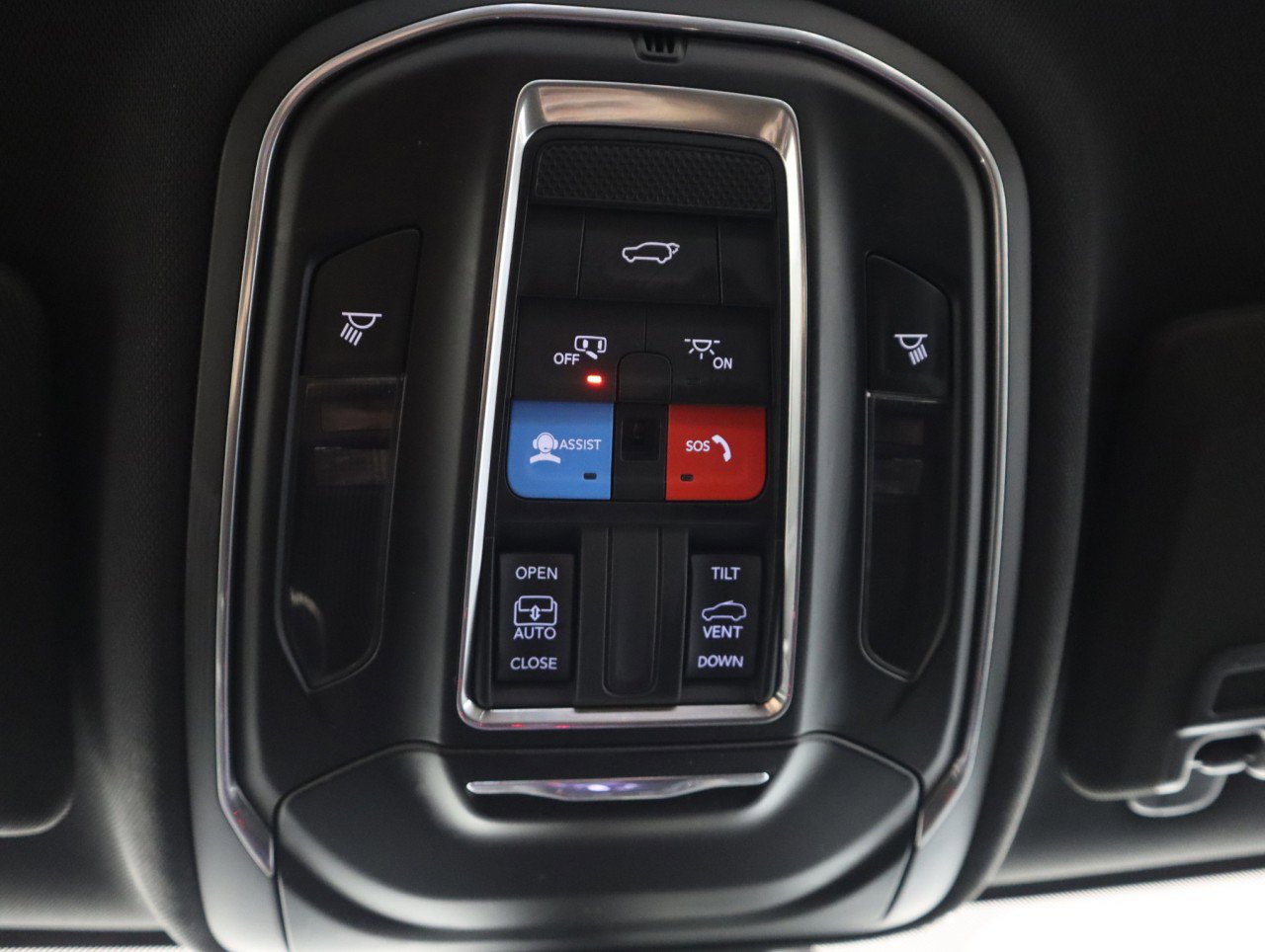 Used 2025 Jeep Grand Cherokee L Altitude image 23
