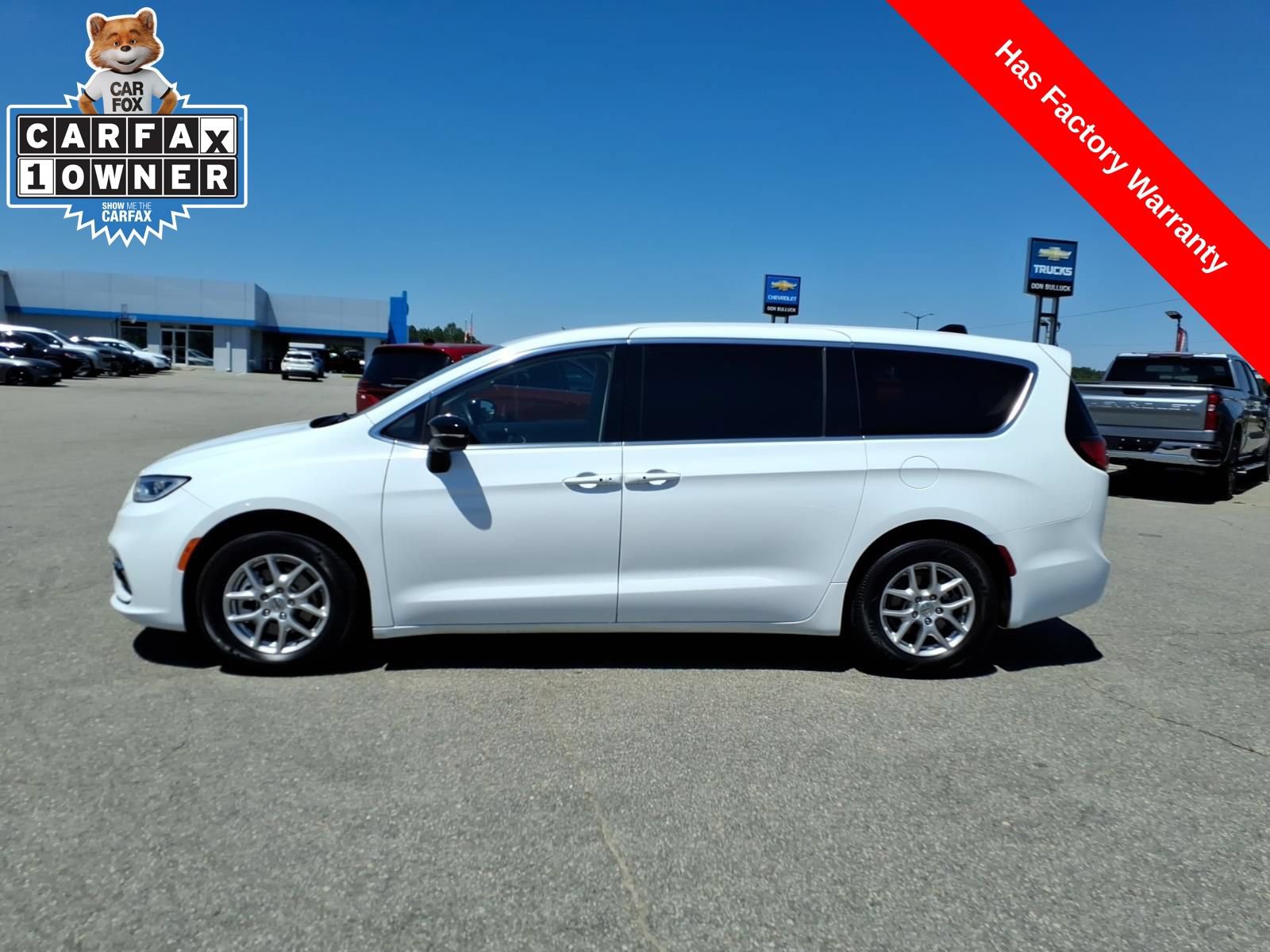 Used 2024 Chrysler Pacifica Touring-L FWD video 2