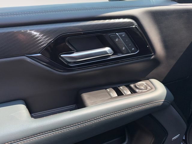 Certified 2025 GMC Yukon XL AT4 w/ AT4 Premium Package AWD/4WD image 10