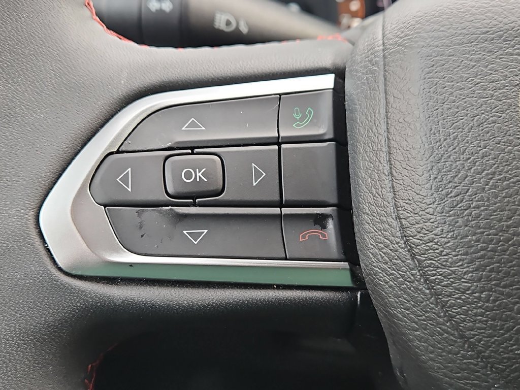 Used 2025 Jeep Compass Trailhawk AWD/4WD image 18