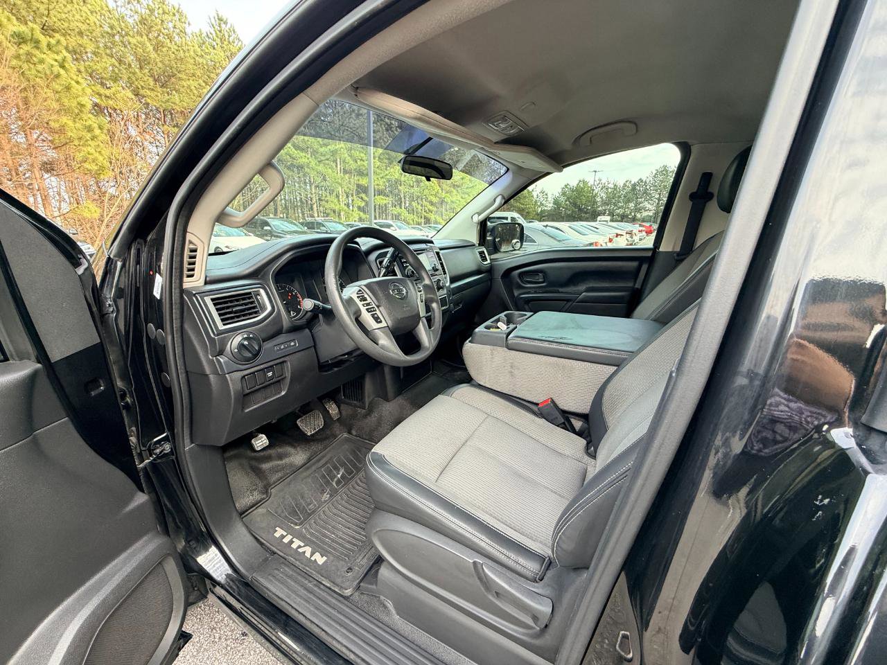Used 2017 Nissan Titan S RWD image 7